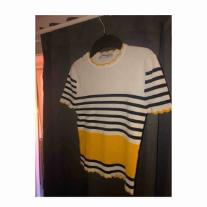  - Superfin och jätteskön tröja från Zara! Den är ganska stretchig! Frakt tillkommer!