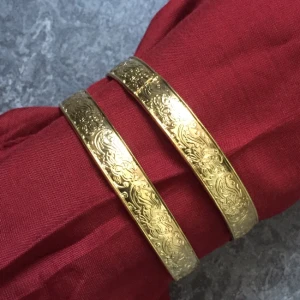 - 14K Guldplätterade 2st armband. Från India. Oanvända.
Vikt: 20g/st