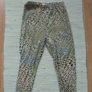  - leggings från monki i jättefint skick! 