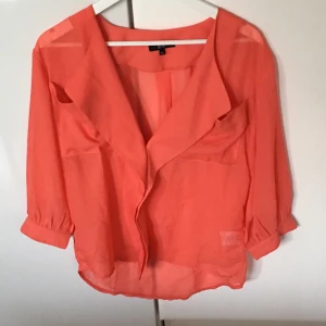  - Jättefin blus från Nelly, storlek XS men "oversize" 
Kan mötas i centrala Stockholm eller skickas mot fraktkostnad 
