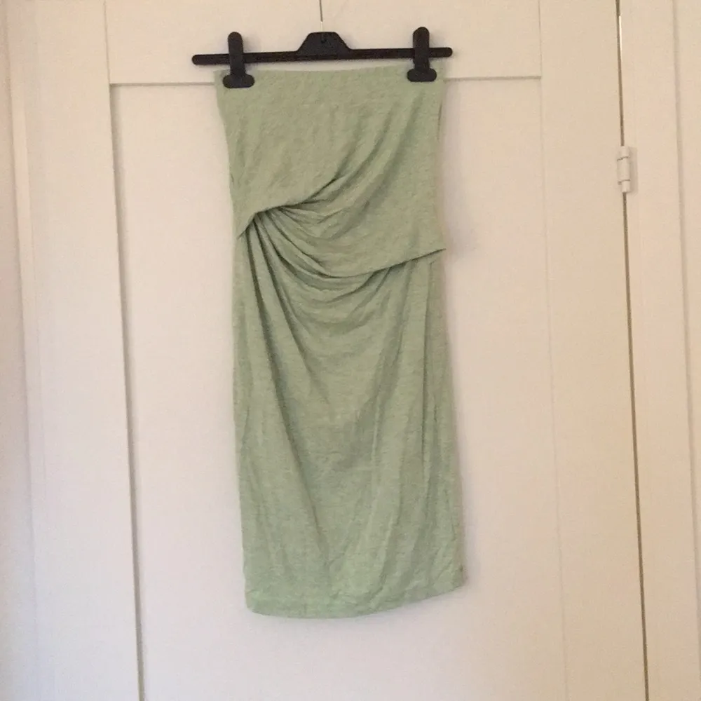 Snygg tubtopsklänning från Stylein, aldrig använd . Mintgrön färg :) . Klänningar.