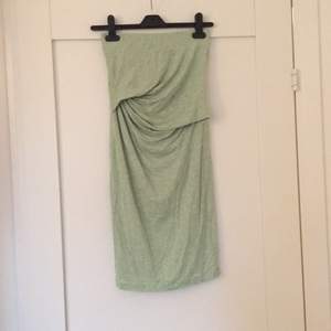 Snygg tubtopsklänning från Stylein, aldrig använd . Mintgrön färg :) 