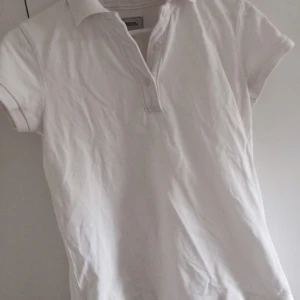  - Vit Boomerang pikè i storlek S. Knappt använd