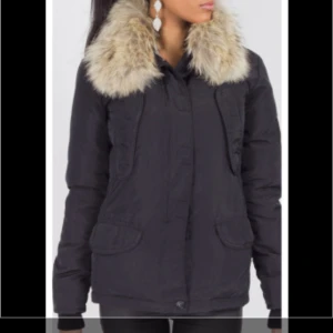  - Svea jacka, kunde inte ta bra bild på min , df Google bild. 
Jätte bra skick förutom att den är skrynklig (legat i källaren i ungefär 1 år) använd väldigt fåtal gånger. Stl S passar M också. Pris kan diskuteras. 
Äkta päls (tror det är kanin) 