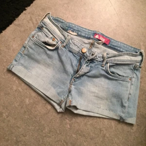  - Jeansy shorts. Passar perfekt! Stl S och mindre M