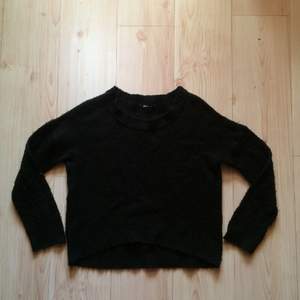 svart stickad tröja från ginatricot