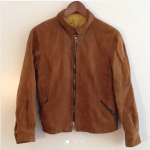  - Vintage mockajacka. Snygg modell. Kortare i ärm. Något sliten.