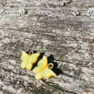 Berlock fjäril - Sjukt fina berlocker som är perfekta att sätta på armband och halsband som en fin detalj. En berlock kostar 30kr med frakt. Båda berlockerna kostar 40kr inkl frakt💕