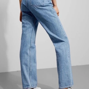 ROWE JEANS - Säljer mina favvojeans, modellen rowe & färgen skye blue! Helt raka jeans som sitter snyggt och högt i midjan! Slutsålda på hemsidan <3 frakt tillkommer  SÄLJER ÄVEN I FÄRGEN WIN BLUE 