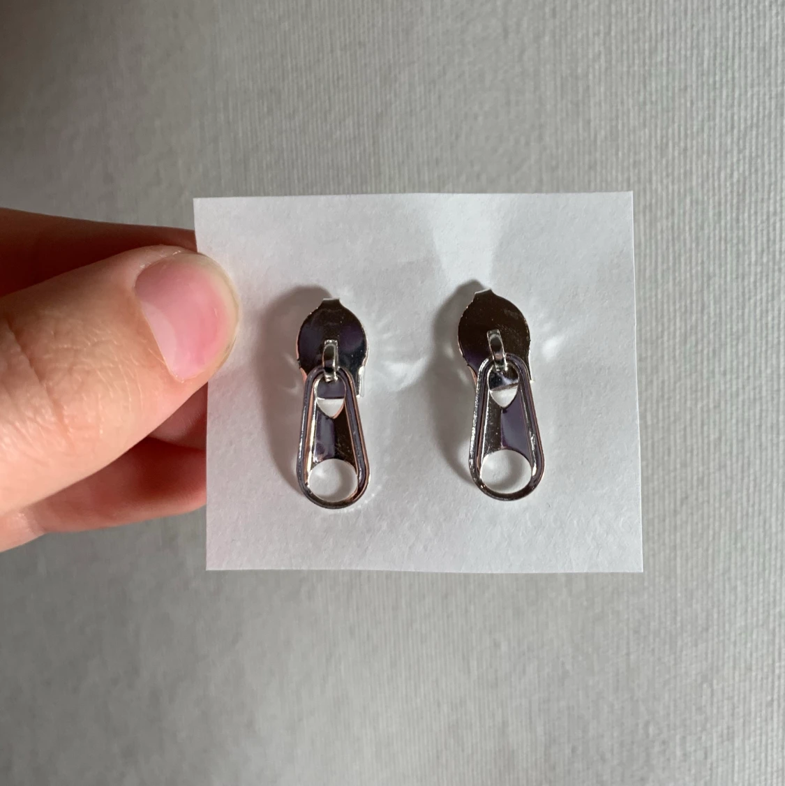 Blixtlås örhängen 