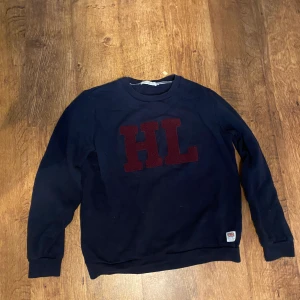 Henry LLoyd tröja  - Henry LLoyd tröja aldrig använd då köparen står för frakten som är mellan 50 - 60kr 