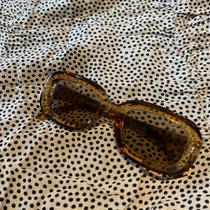 Retro solglasögon - Solglasögon från na-kd!!! + frakt 9kr