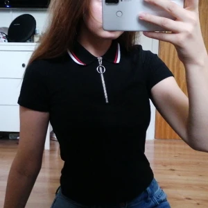 Pikétröja - Använd några få gånger, är ganska liten i storleken. Köparen står för frakten🤗