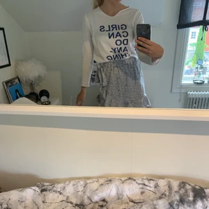 Zadig Voltaire tröja strl xs/s - Säljer nu min älskade Zadig Voltaire långärmade tshirt som inte kommer till användning🥺🥺🥺❤️superfin och passar till allt!!inkl frakt🤩🙌