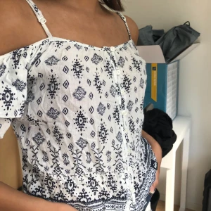 Superdry blus - Säljer denna supersöta toppen som är ifrån superdry för 50kr och köparen står för frakten som ligger på 22kr🥰