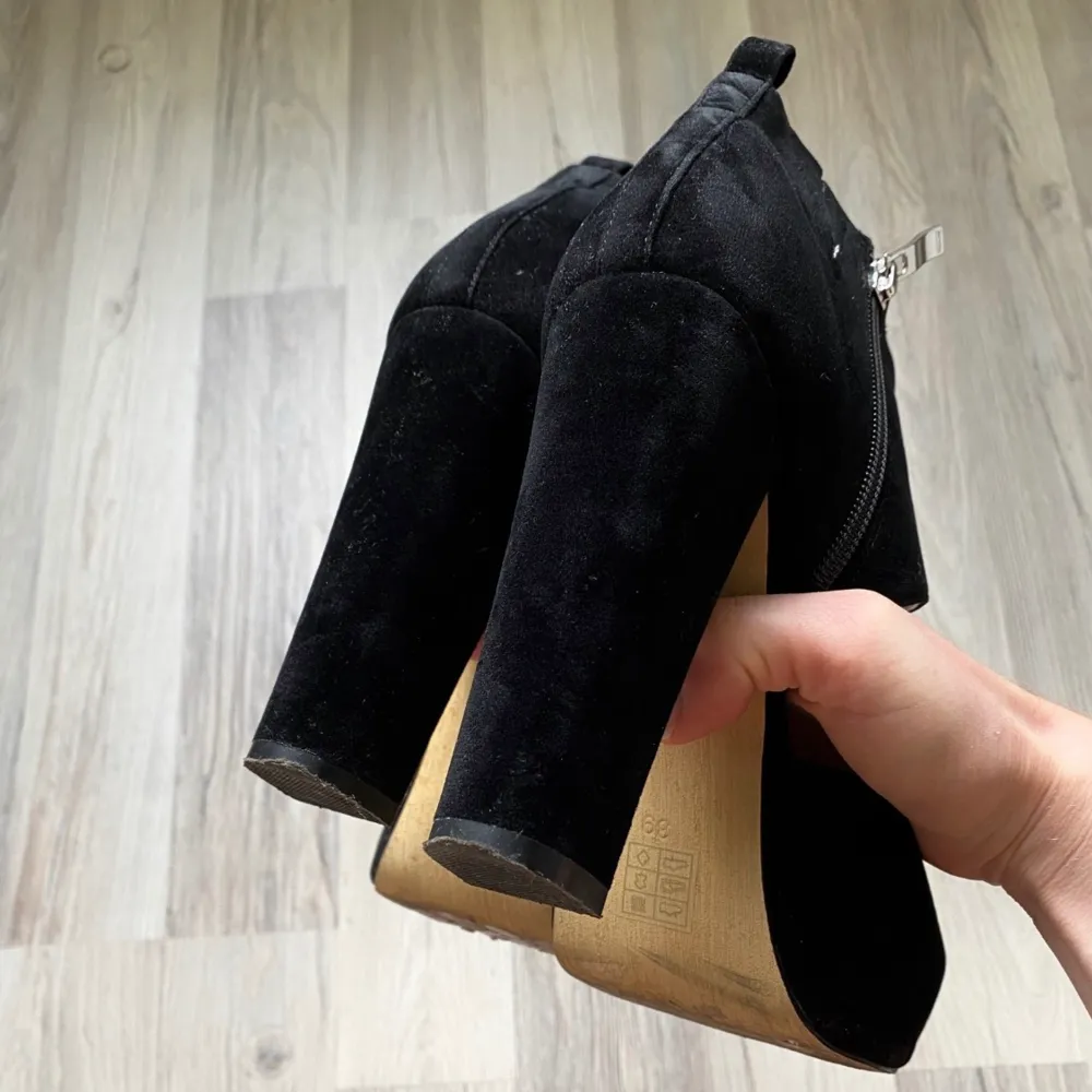 Begagnade skor från Bianco, köparen står för frakten 95kr spårbart postnord 💖. Skor.