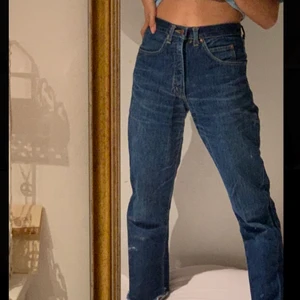 WRANGLER JEANS - Straight jeans från wrangler, storlek S, de är köpta på humana!! jag är 160, kontakta mig för fler frågor!🥰