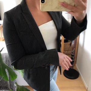 Randig blazer - Snygg randig blazer från H&M i storlek 34
