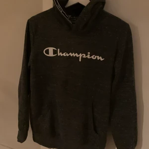 Champion hoodie - X Large för barn. Bra skick 130 ink frakt