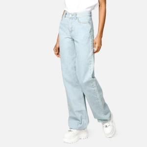 WIDE LEG JEANS  - supersnygga populära jeans från junkyard. Aldrig använda lappen finns kvar på, storlek 27. 💓