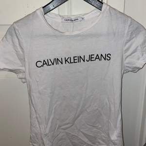 Calvin Klein t-shirt!!🤍 Högst budande + frakt!!