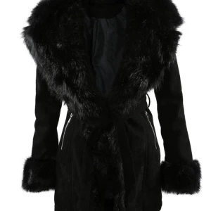 Dennis maglic Höst/ vinter kappa - Jätte fin kappa perfekt för höst/ vintern. Enads använd en höst och är som ny. 