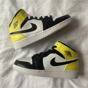 Air Jordan 1 - Customs, beställ via instagram @bybella.customs 