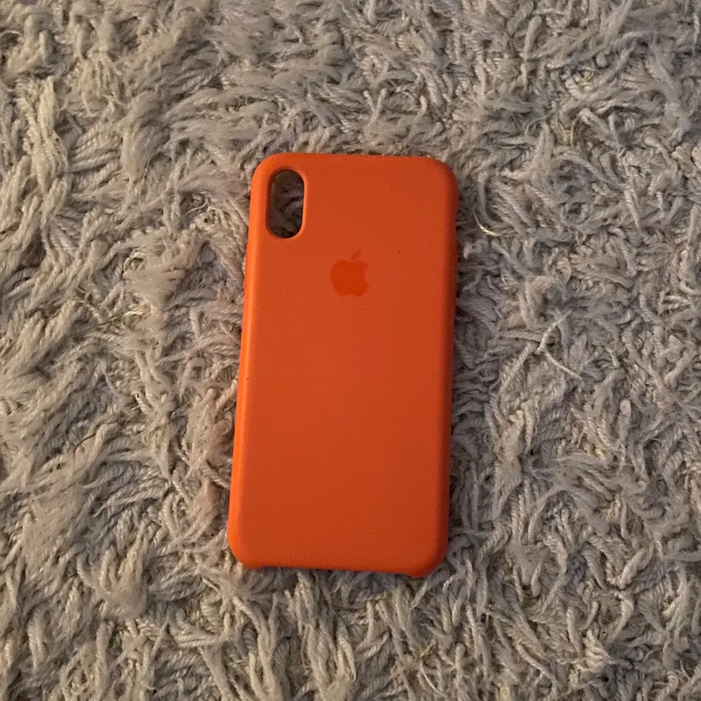 Säljer detta skalet som passar till iPhone X/xs. Säljer pga att jag bytt telfon. Skalet är aprikosfärgat. Köparen står för frakten. . Accessoarer.