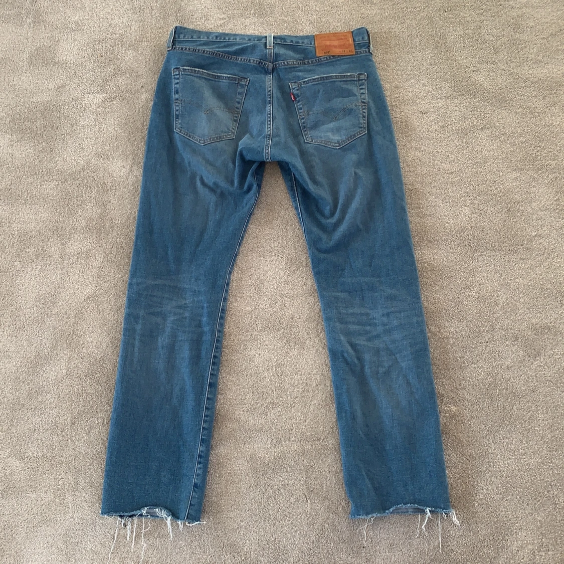 Levis 501 med slitning - 90