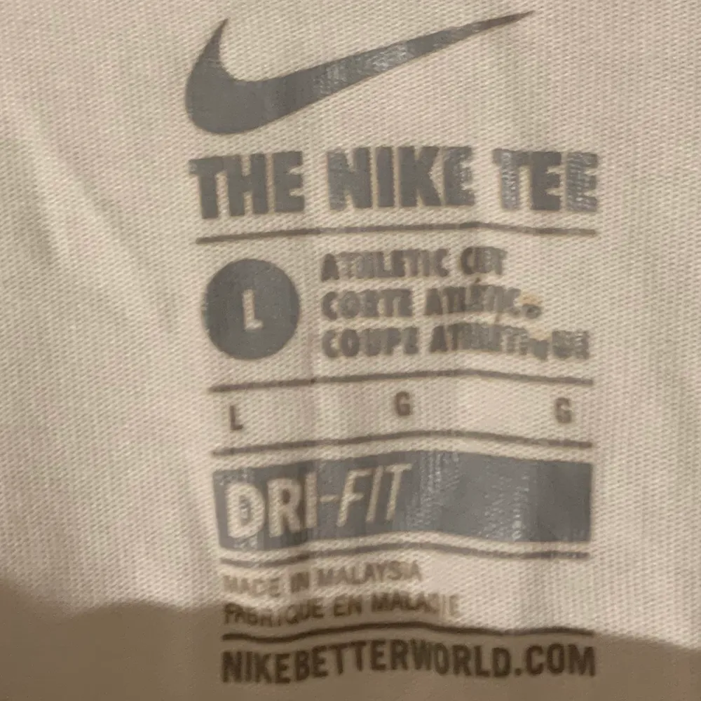 Vit Nike Dri-Fit T-shirt strl L . T-shirts.