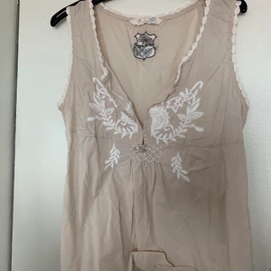 Odd Molly - linne - Underbart OddMolly-linne i en beige/grå färg. Inte använt mer än 10 ggr. Storlek 1, motsvarar S ungefär. 100kr inkl frakt❤️