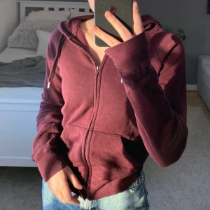 Hoodie  - Supermysig lila/roströd huvtröja 💓💓 endast använd en gång