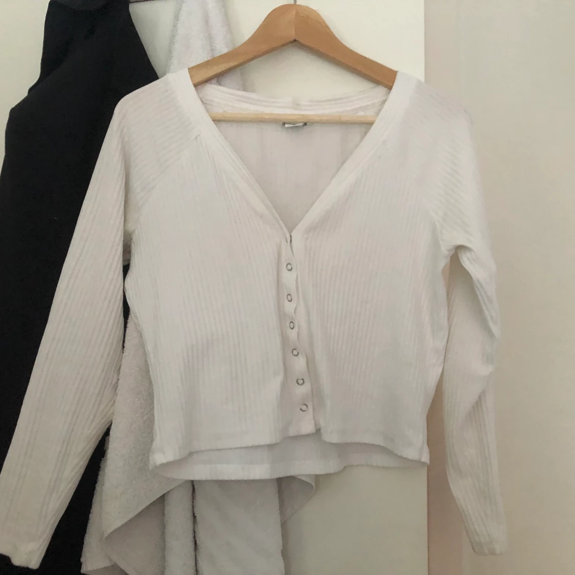 Ribbad topp med knappar