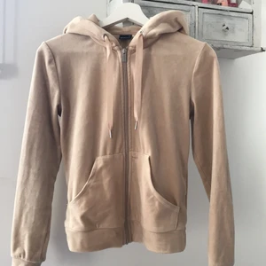 Gina Tricot mjukis - Huvtröja i storlek XS från Gina Tricos populära mjukisdress. Byxor finns i annan anons 