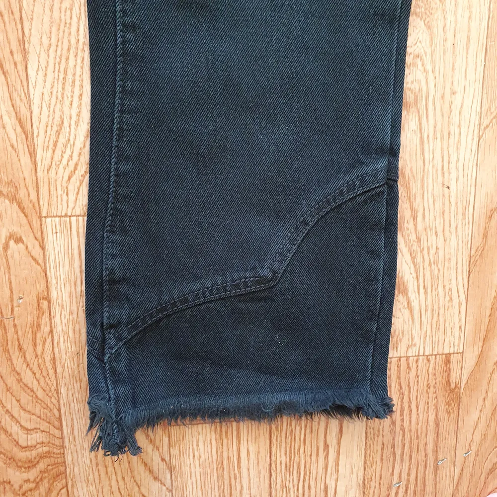 Helt nya ankel jeans från märket One teaspoon svarta storlek 31 . Jeans & Byxor.