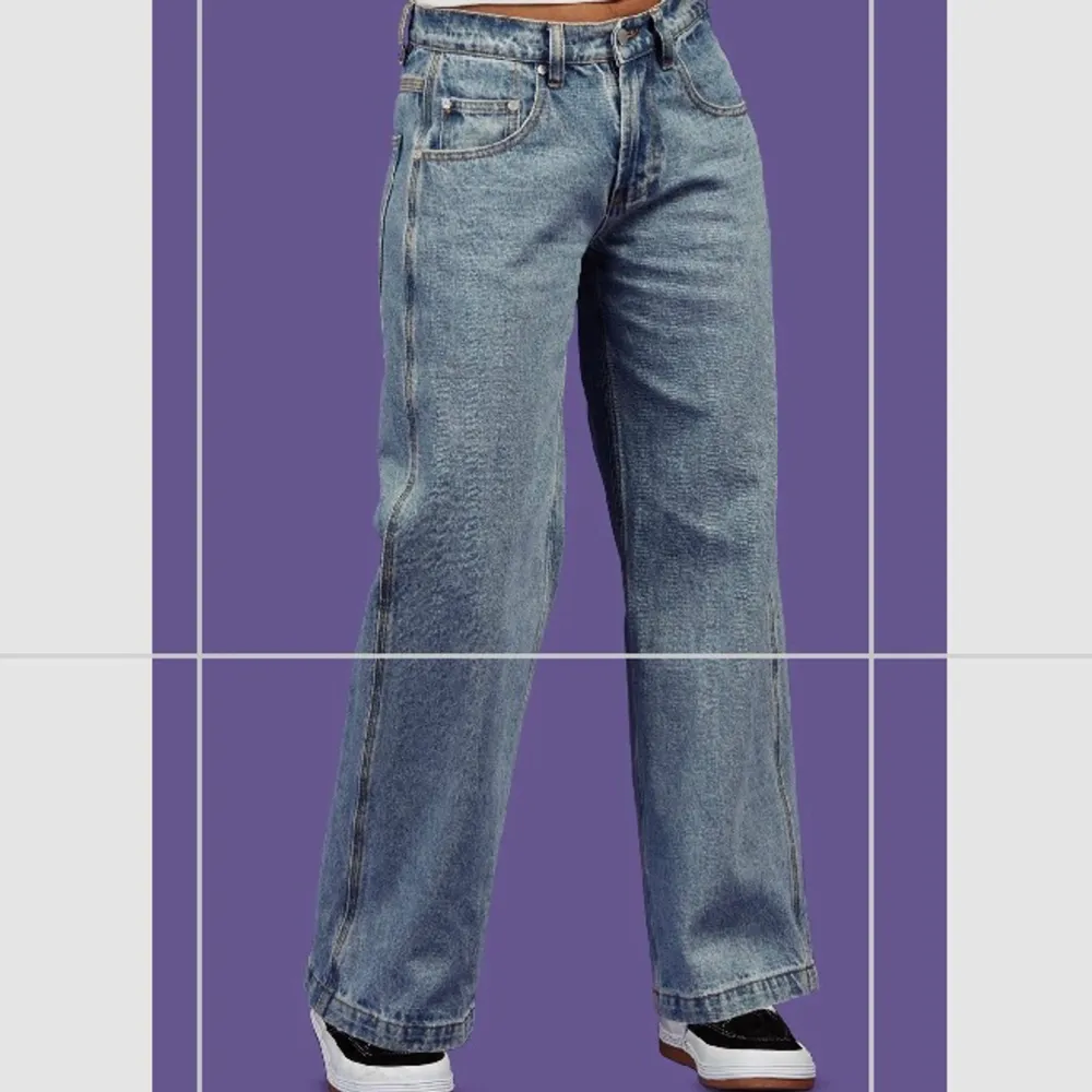 Snygga jeans från Unif som jag köpte här på plick men passade inte mig så bra. Oanvända med lapp fortfarande på. (Sista bilden är lånad från förra säljaren). Frakt ingår inte men kan mötas upp i sthlm.⭐️. Jeans & Byxor.