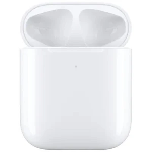 Airpods etui - Säljer två airpods skal/etui. Ett är lättare använt och det andra är lite repat, men båda funkar helt felfritt och laddar snabbt💕 skriv mer för bilder. Det nyare för 300 och det lite repiga för 250💕 Köoare står för frakt (22kr)😃 ❌ett är sålt❌