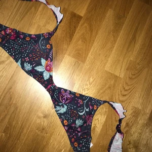 Stadium bikinitopp S - Nyskick, bra kvalité. Har använt den en gång, jätte gullig