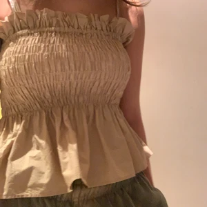 Somrig topp  - Aldrig använt pågrund att det är inte min stil men super fin och skönt material 