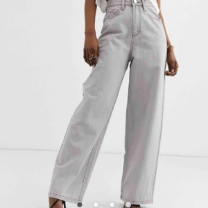 - Helt nya dad jeans från Asos, använda en gång! Nyskick:) Storlek w26 L32