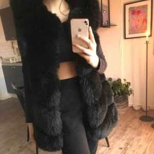  - En mysig pälsväst!🥺🥺 säljer pga garderobsrensning🥰