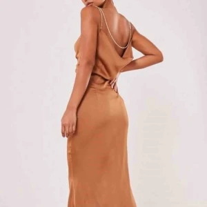  - Supersnygg maxiklänning från Missguided!! Har bara testat den, säljer för att den var för liten. Var någon cm för kort på mig och jag är 178 lång! Frakt tillkommer.