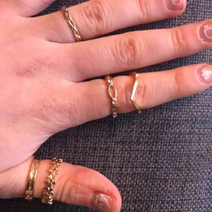  - Säljer alla för 40kr + 11kr i frakt. Eller 13kr styck + 11kr i frakt. Fraktas endas 