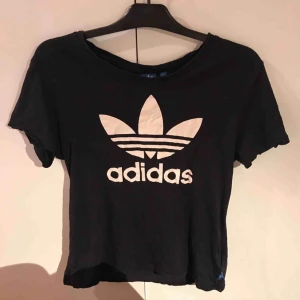  - Äkta Adidas tröja  149kr inkl frakten 