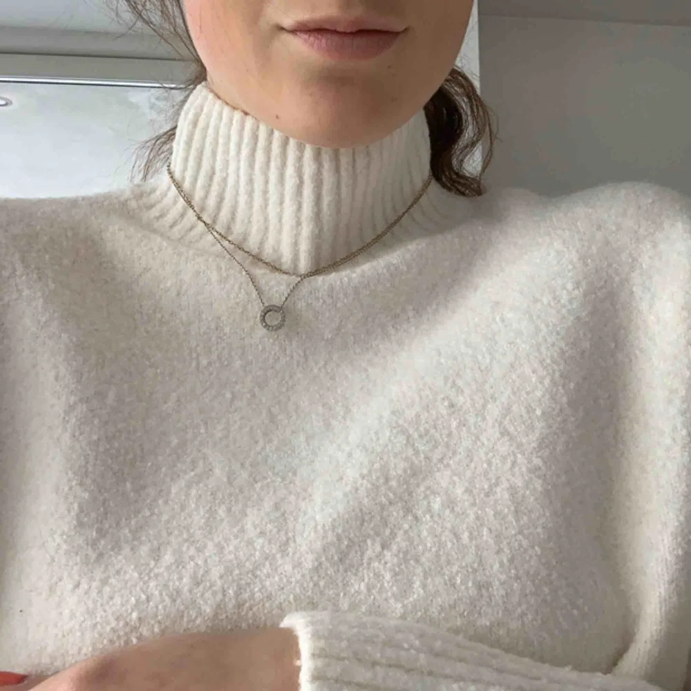 And other stories white knit pull over - turtle neck !! - never worn - still has the tag ! Super soft! Meet in Stockholm or pay for shipping . Hoodies.