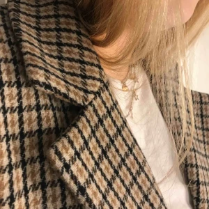  - VårKappa från Vero Moda, köpte den i vintras. Väldigt oanvänd och helt i nyskick. Nypris ca 800 kronor.