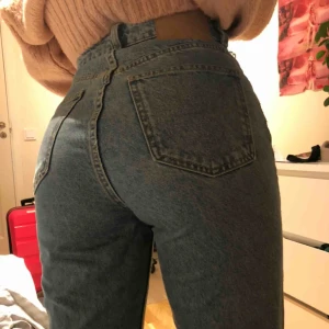  - Jävligt snygga Ljusa jeans från zara sitter bra men bekväma!✨✨