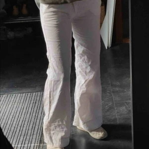  - Snygga vita linnebyxor i bra skick!  Storlek - 34