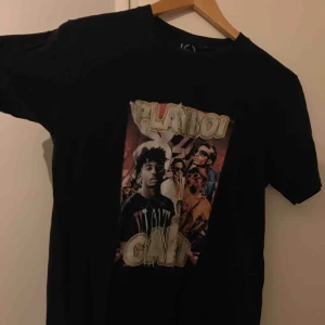  - Playboi carti tee. Säljer pga använder inte. Bra kvalitet😋
