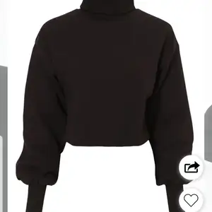 Cropped hoodie med polo krage ifrån Nelly. Väldigt ny! 